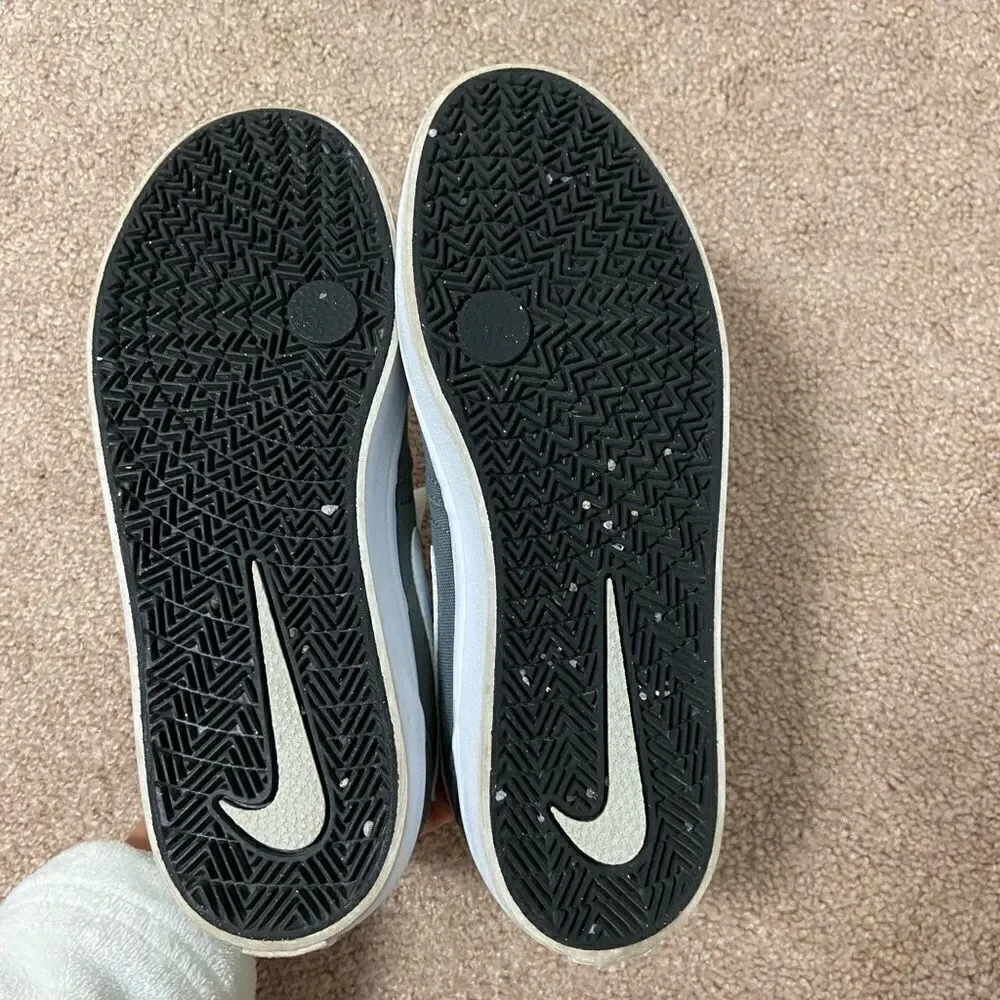 Nike SB Check Solarsoft Gray Canvas Shoe - Picture 4 of 7